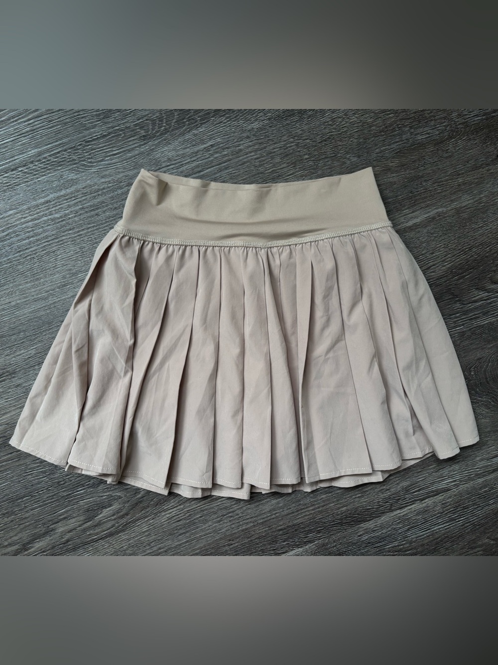Vanilla Star Pleated Mini Skirt in Light Taupe